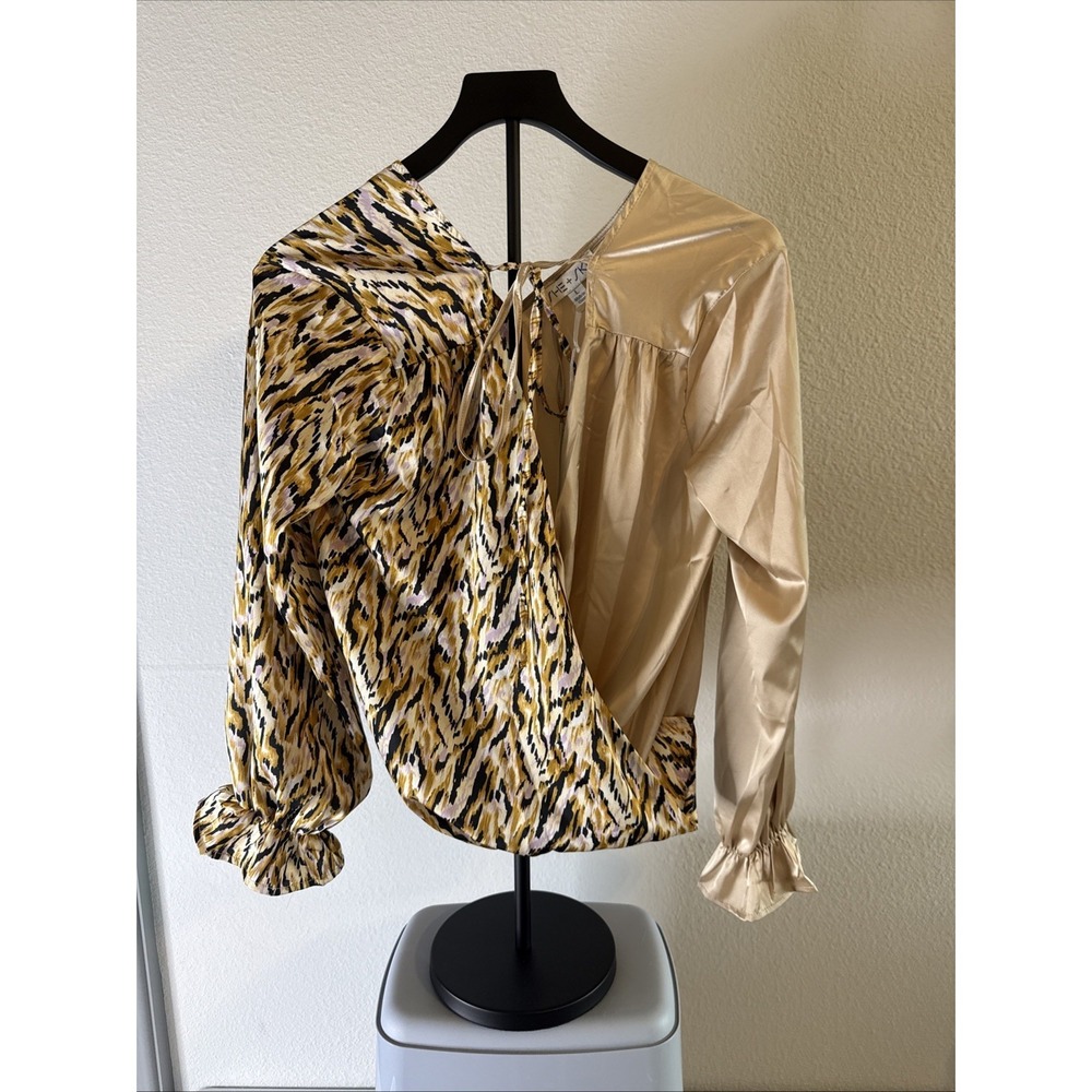 She + Sky Blouse Women's Beige/Animal Print V Neck Twist Front Blouse Size L New